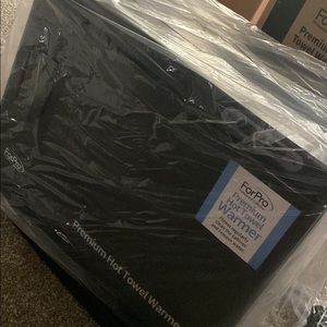 Hot towel warmer w/ towels